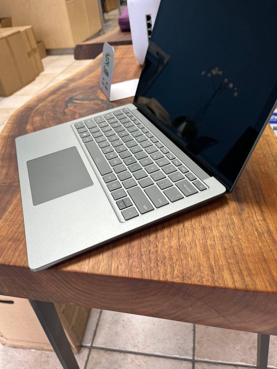 Refurbished Microsoft Surface 5 w/ Intel 12th gen i5 - 1235U, 8GB DDR5, 512GB SSD - Signa