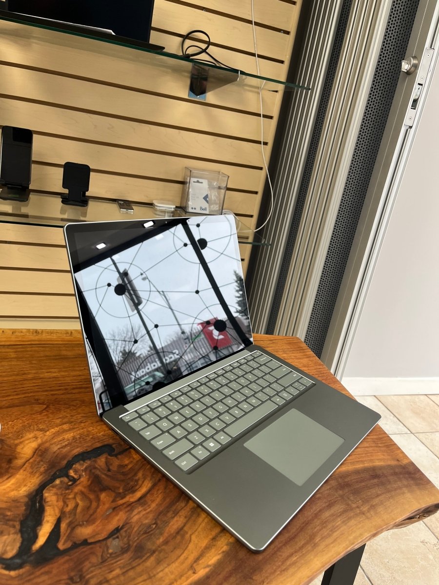 Refurbished Microsoft Surface 5 w/ Intel 12th gen i5 - 1235U, 8GB DDR5, 512GB SSD - Signa