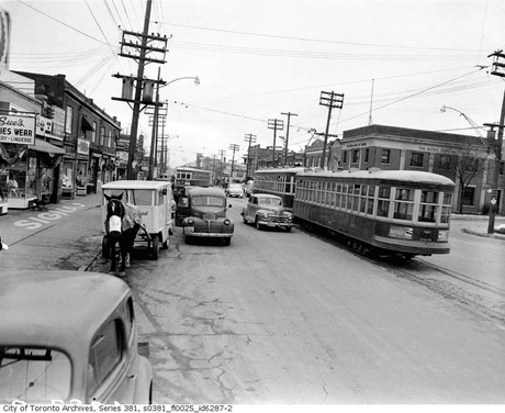 This Old 1940s Photo Is Still Pretty "Yonge"! - Signa
