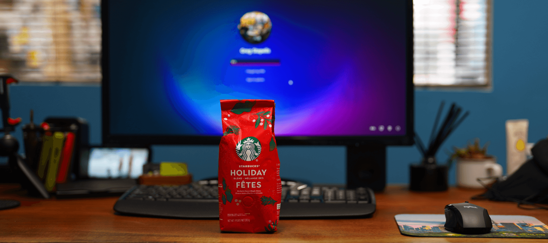 Two of my favourite things – Windows 11 and Starbucks Holiday Blend!