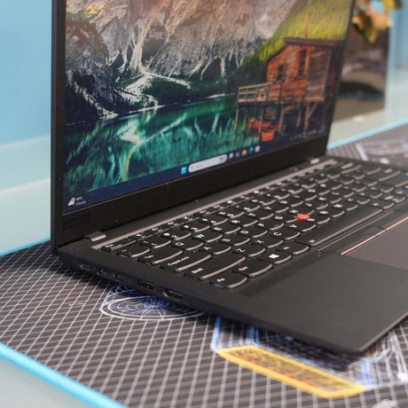 Lenovo ThinkPad X1 Carbon 14” Business Laptop – i5, 512GB SSD, Windows 11 Pro or Linux - Refurbished - Signa
