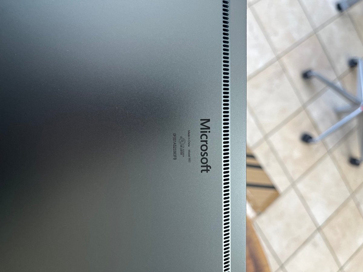 Refurbished Microsoft Surface 5 w/ Intel 12th gen i5 - 1235U, 8GB DDR5, 512GB SSD - Signa